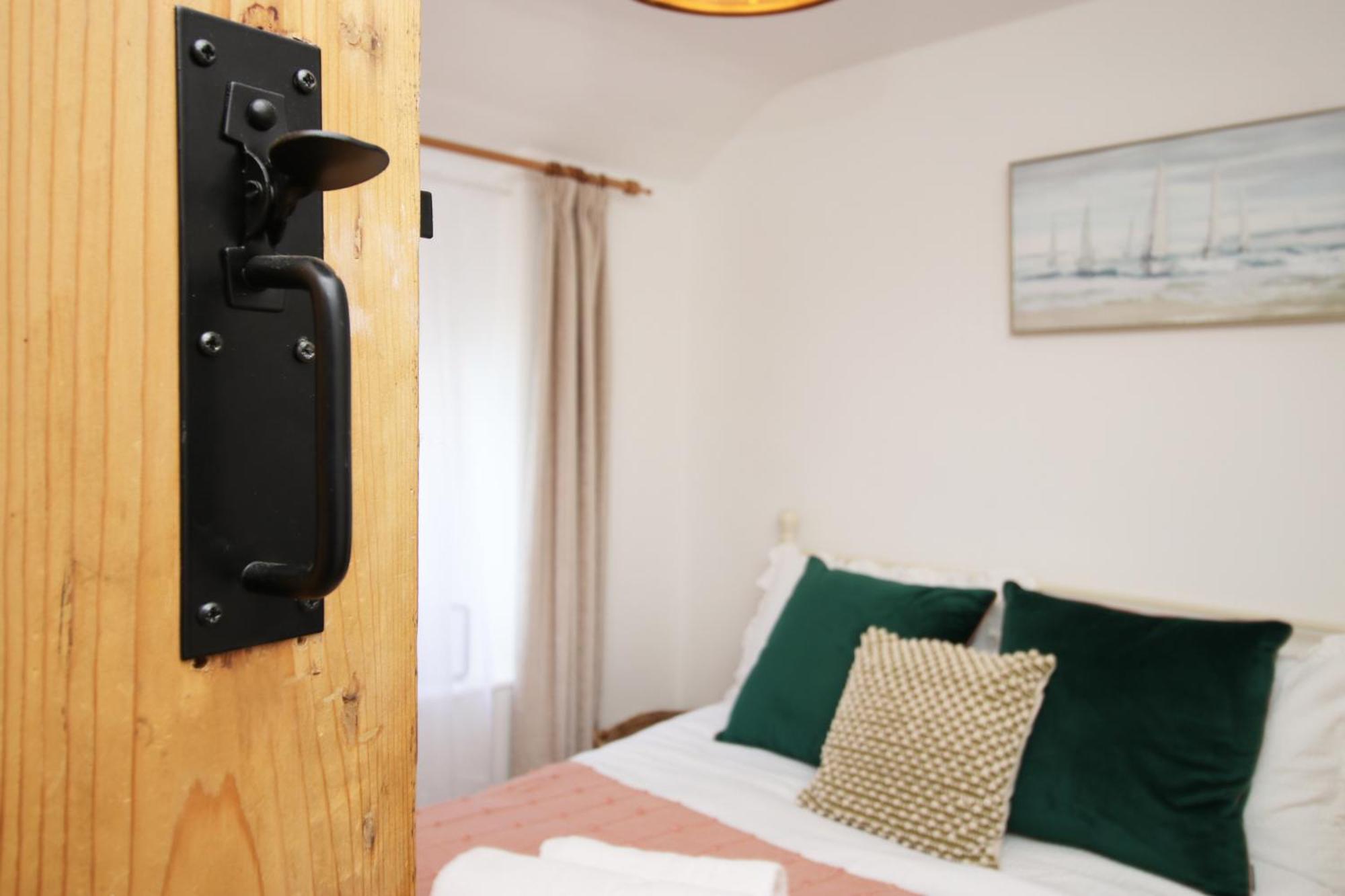 Little Gem In The Mumbles! Fishermans Cottage With Log Burner, Dog Friendly And Welcome Breakfast Hamper! Exterior foto